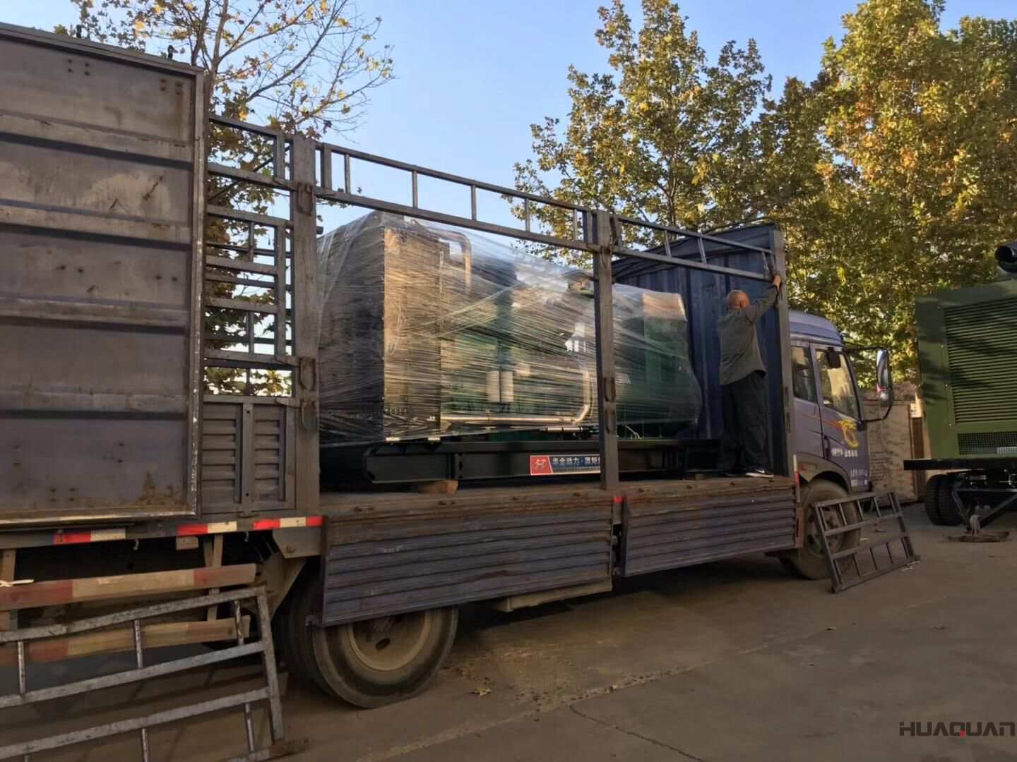 10月18日，一臺650kw自動化柴油發電機組從華全動力順利發往黑龍江