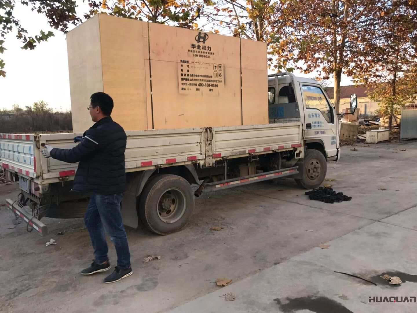 11月2日，重慶周先生從華全動力采購了一臺600kw靜音箱柴油發(fā)電機(jī)組，現(xiàn)已成功發(fā)往目的地
