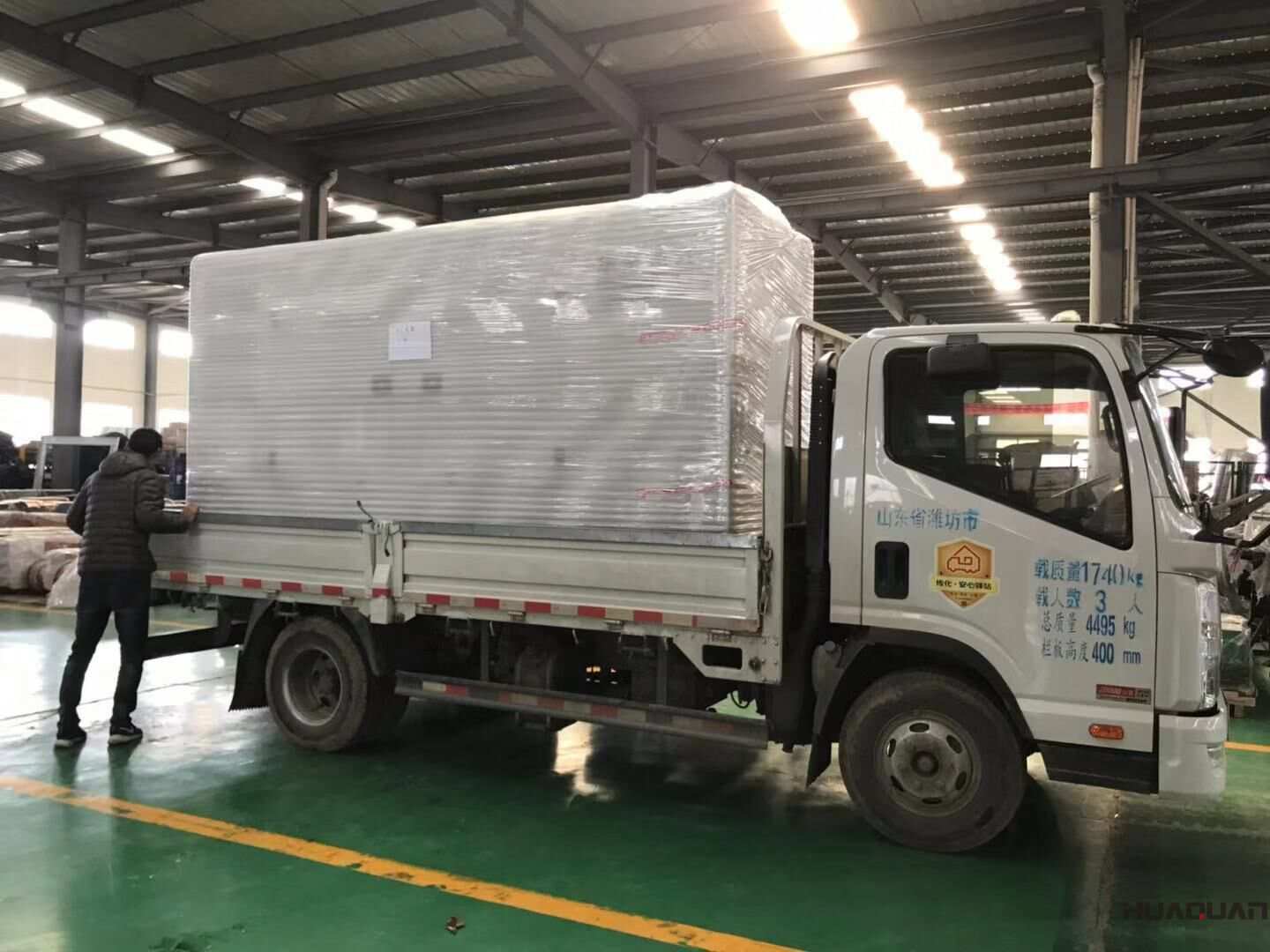 山東段先生從華全動力采購的一臺600kw立柜自啟動柴油發電機組已于11月16日順利發往目的地